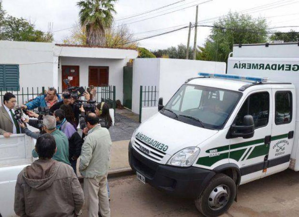 Por s�ptima vez allanaron la casa de la ex de Abel Ortiz