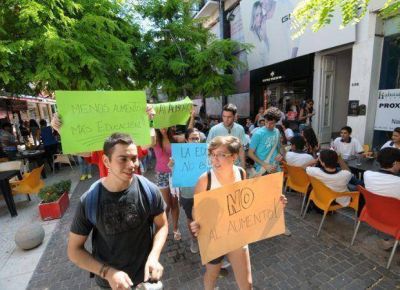 Alumnos de la Universidad Cat�lica organizan una segunda marcha de protesta