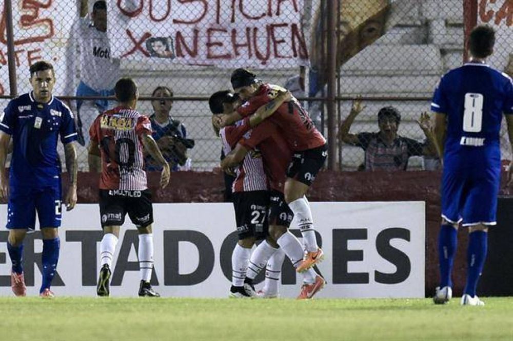 Hurac�n dio una muestra de car�cter, venci� a Cruzeiro y sue�a con los octavos