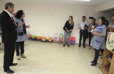 Ferraresi recorri� obras en el Jard�n Provincial N� 906