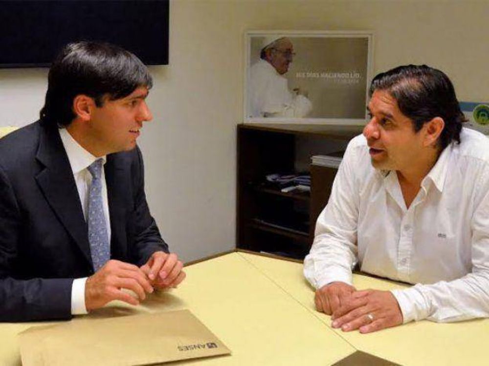 El jefe de ANSES visita Mendoza para dar su respaldo a Carmona y supervisar un proyecto del PROCREAR en el Sur