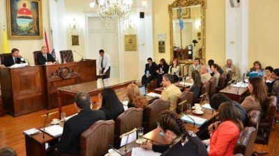 Paran�: aumento del boleto gener� el rechazo de opositores y oficialistas