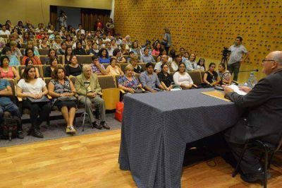 Ceschi disert� en el Centro Cultural del Bicentenario