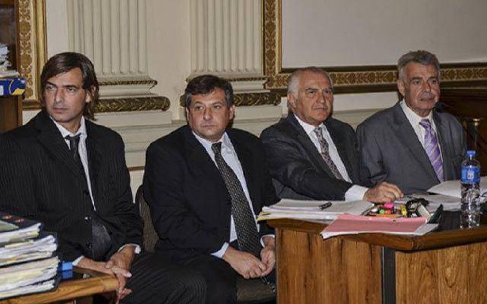 �Pretenden seguir adelante con una persecuci�n�