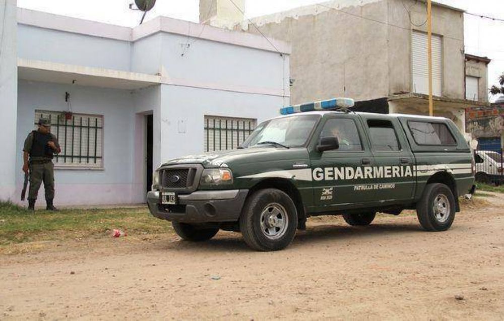 Gendarmer�a allan� la casa de una pareja que fue detenida por droga