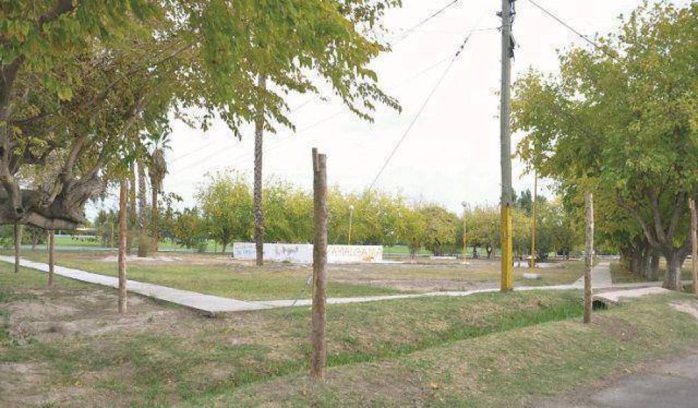 Plaza de los artesanos: empiezan a cercarla y los vecinos se resisten