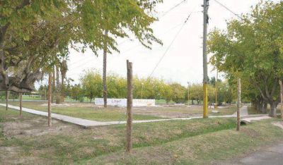 Plaza de los artesanos: empiezan a cercarla y los vecinos se resisten