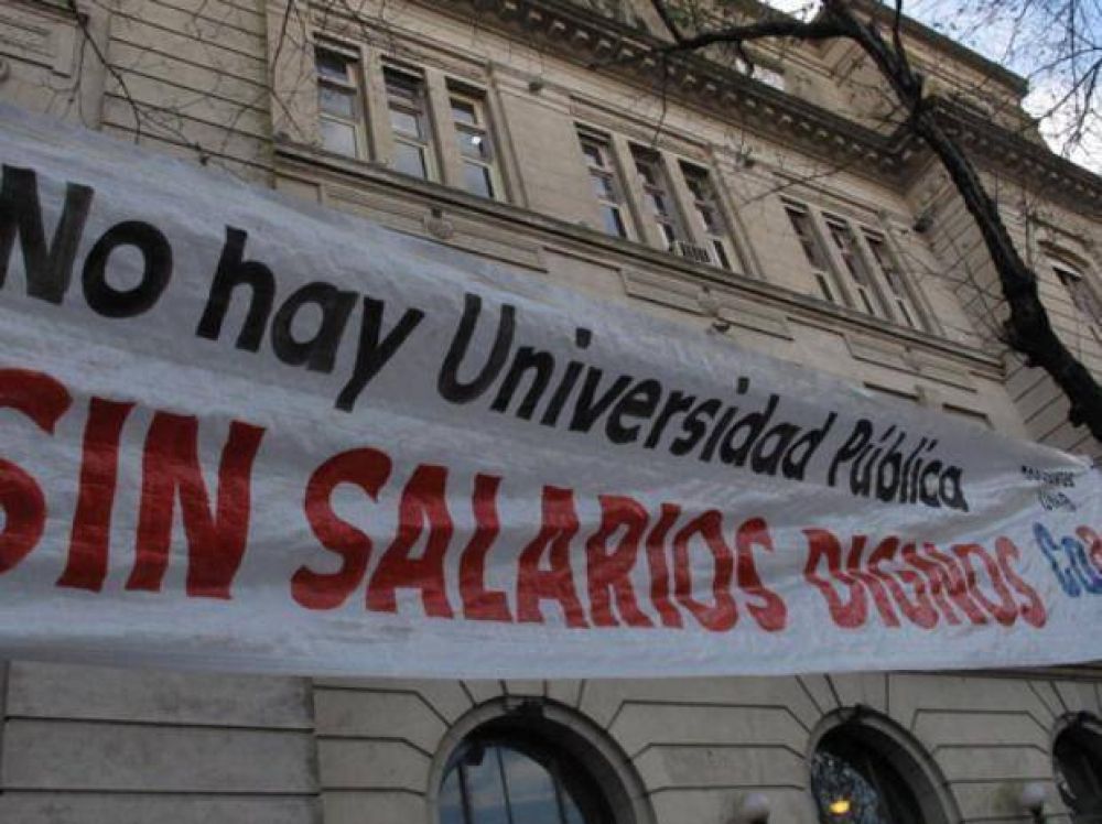 UNR: con los docentes de huelga, comienza hoy la paritaria nacional