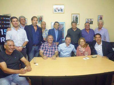Con apoyo de De La Torre, Jofr� sigue sumando para vencer a Curto