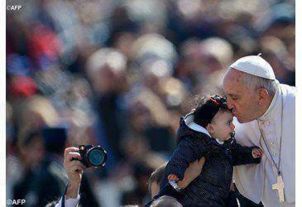 El Papa llama a respetar la dignidad que Dios dio a hombre y mujer