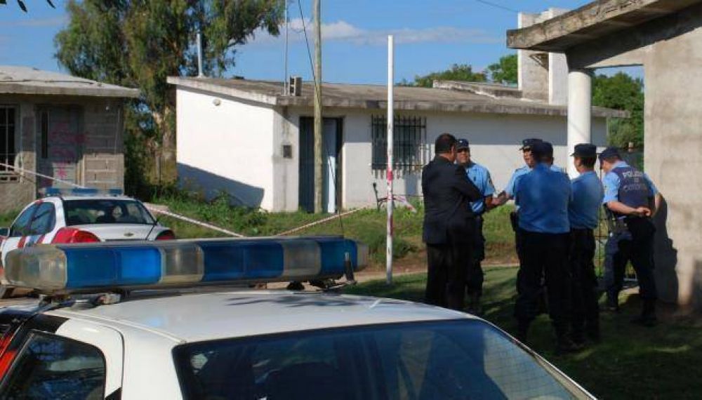 Lo encontraron atado y con un corte en el cuello