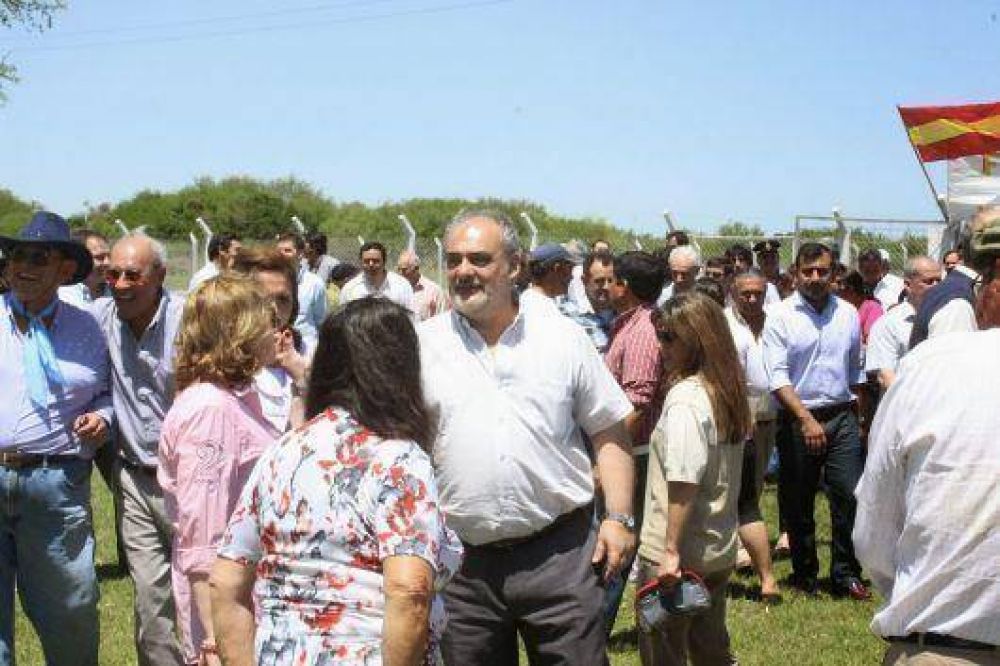 El Gobernador Ricardo Colombi y su gabinete visitaron Paso de la Patria