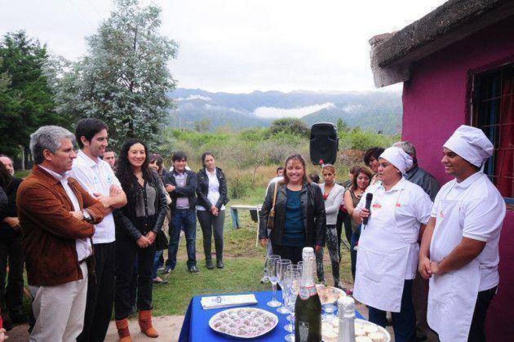 Poggi inaugur� 10 empresas en Villa de la Quebrada, El Suyuque, La Punta y el paraje Los Molles