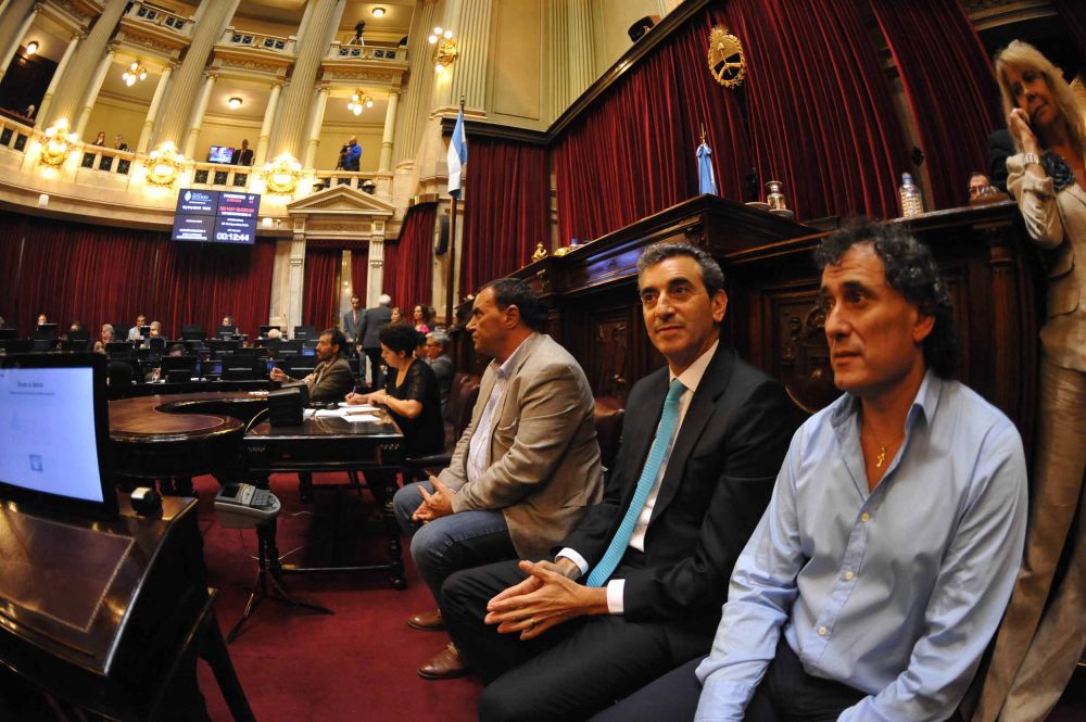 El Senado convirti� en ley la estatizaci�n de los ferrocarriles