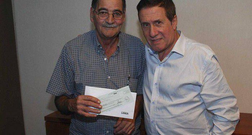 D�AZ P�REZ HIZO ENTREGA DE UN SUBSIDIO AL CLUB SIGLO XX