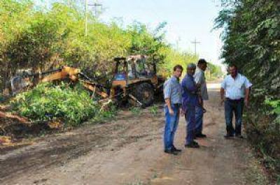 Realizan trabajos de ensanchamiento y colocaci�n de piedra en Av. 22 de Octubre
