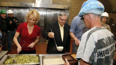 Pamela Anderson fue a la c�rcel a promover comida vegetariana