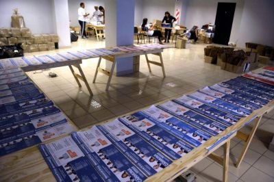 Complicado cuarto oscuro: la Junta electoral quiere menos fiscales en las mesas