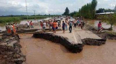 Inundaciones: Avanza la reparaci�n de caminos y puentes