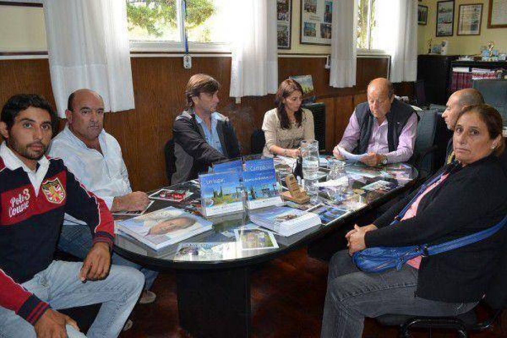 El intendente Paredi se reuni con vecinos de Vivorat por la problemtica de la planta de harina de pescado
