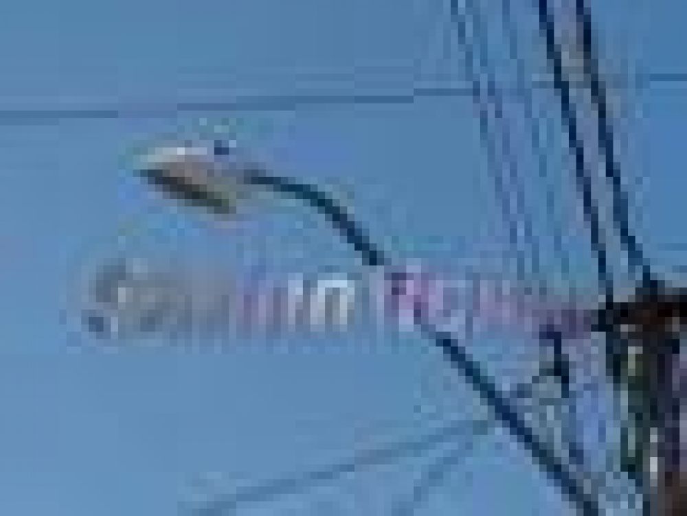 �Sin planeamiento?: En Hurlingham colocaron luces de veredas en las calles