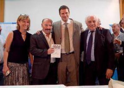 Inza estuvo presente en la presentaci�n del nuevo libro del funcionario de ANSES Luciano Scatolini