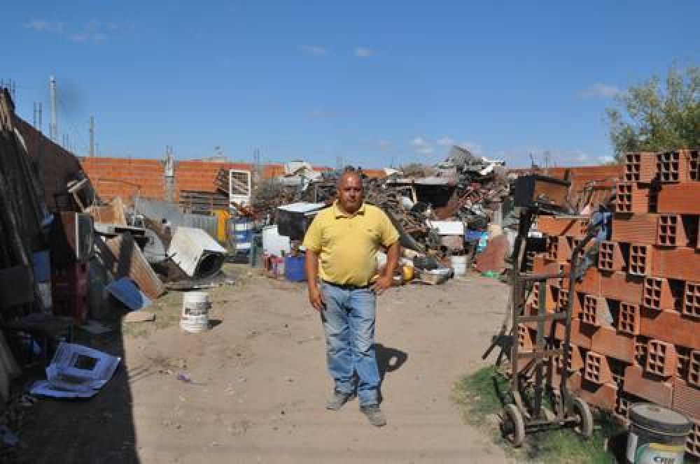 En la zona norte el due�o de una chatarrer�a evit� que le robaran peg�ndole un ladrillazo al asaltante