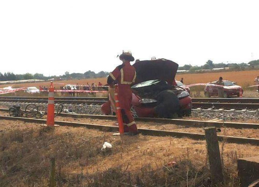 Baradero: Tren arroll un auto, falleci su conductor