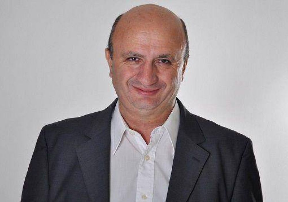 RUSSO LE PIDE A DIAZ PEREZ LA RENUNCIA DE AMORE