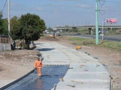 Trasladaron a 220 familias que viv�an a la vera de la autopista a Capital