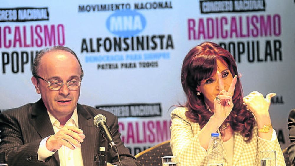 Con elogios a Alfonsn, Cristina sum otro sector de radicales K