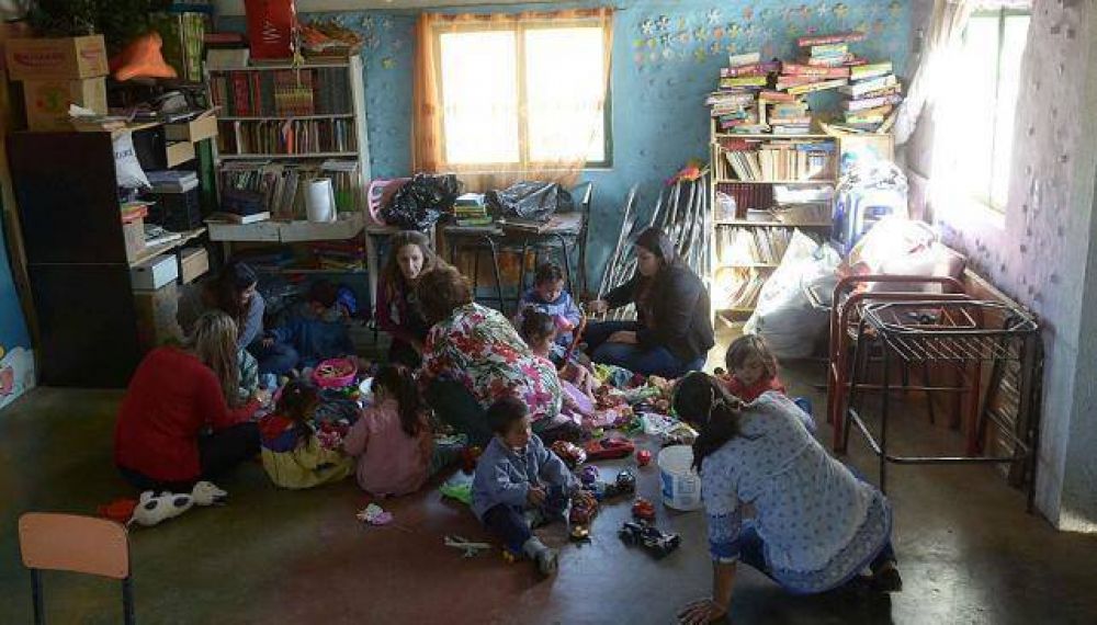 Alumnos y docentes crearon un jard�n para chicos en riesgo