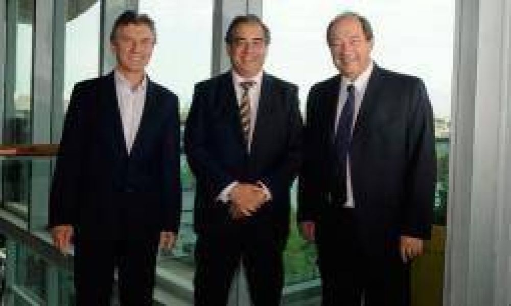 Julio Mart�nez tambi�n tiene su foto junto a Mauricio Macri
