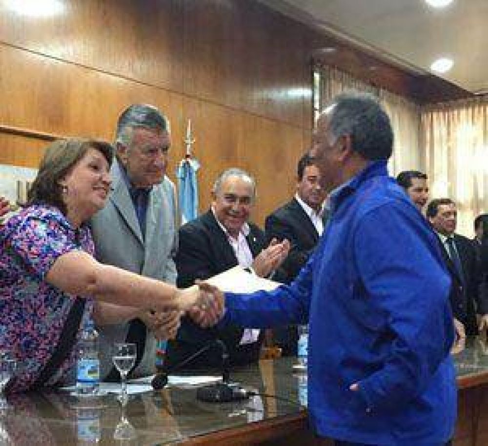  Entregaron 150 escrituras gratuitas de Lote Hogar
