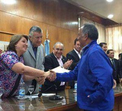  Entregaron 150 escrituras gratuitas de Lote Hogar