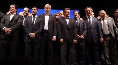 Scioli y la pl�yade de candidatos K compartieron cumbre de Intendentes en Mar del Plata