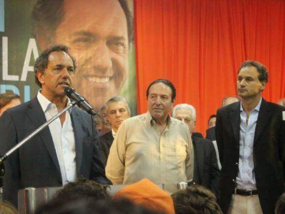 UPCN oficializ� el acompa�amiento a las candidaturas Scioli presidente y Bruera intendente 2015