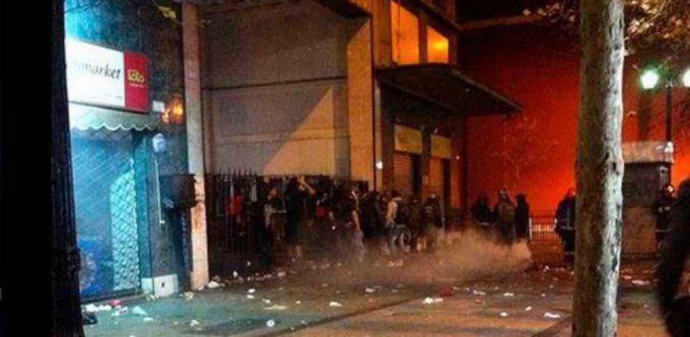 Dos muertos y al menos 12 heridos en un derrumbe en un recital en Chile