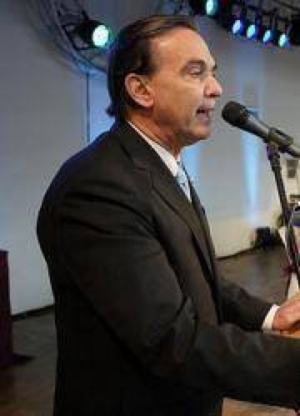 �Tener funcionarios comprometidos con las �reas sociales, porque lo ocurrido en Viedma no es digno de esta provincia�