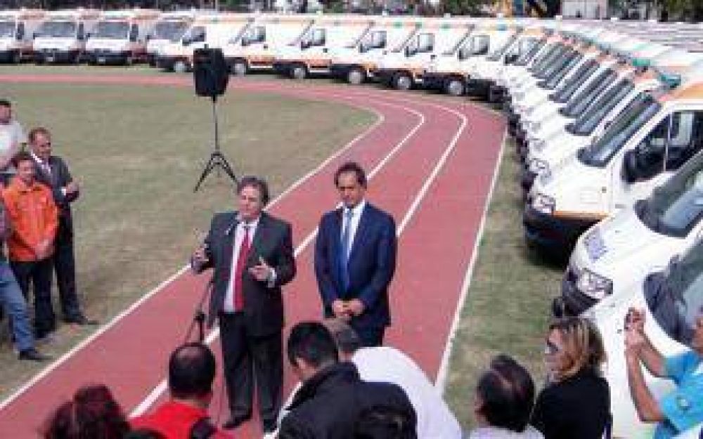 Scioli entreg 50 nuevas ambulancias para Tigre, San Fernando y La Madrid