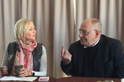 M�nica L�pez pide informes sobre la fracasada entrega de escrituras del barrio Lomas del Golf