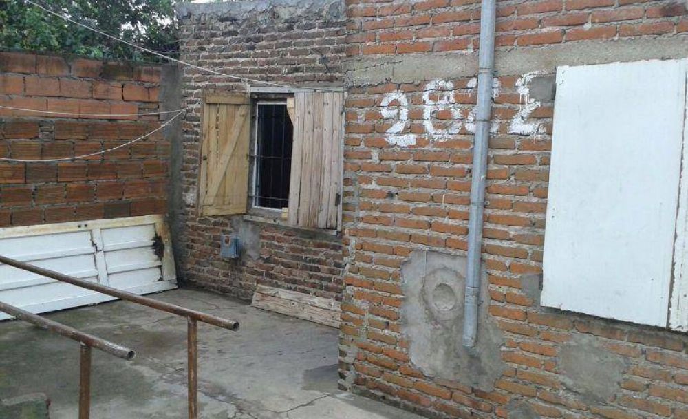 Muri� calcinado dentro de su casa