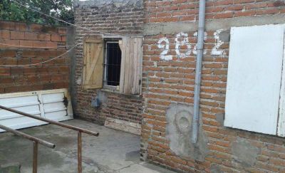 Muri� calcinado dentro de su casa