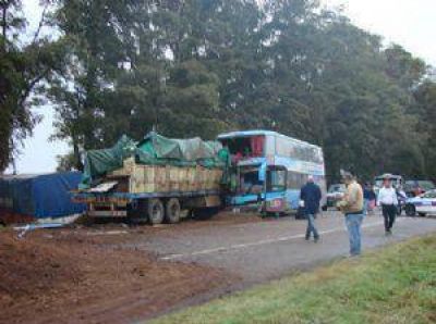 Un camionero moquehuense perdi� la vida en un choque m�ltiple en la ruta provincial 205