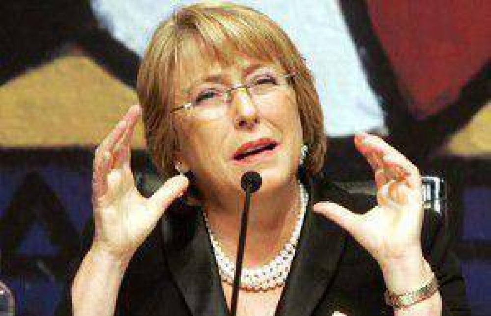 Bachellet envi� reforma constitucional para endurecer penas por corrupci�n en Chile