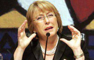Bachellet envi� reforma constitucional para endurecer penas por corrupci�n en Chile