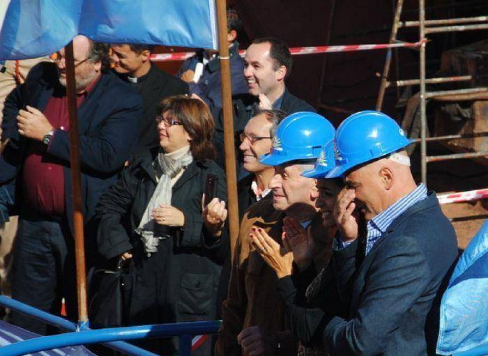 Vendi� su casa para construir el barco ante la falta de apoyo para tomar un cr�dito oficial