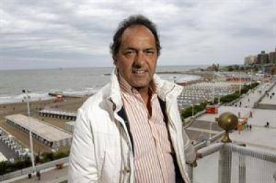 Scioli supera a Macri por casi 6 puntos y Massa se retrasa