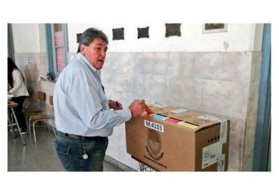 Ya emiti� su voto Luis Rubeo