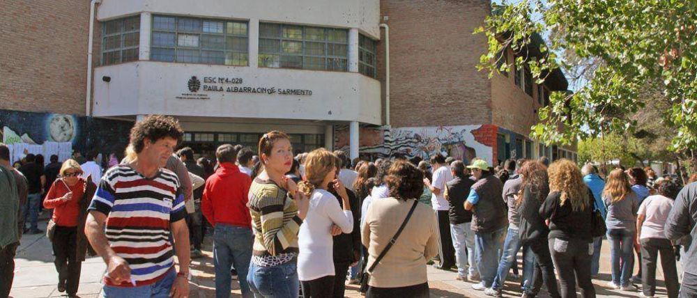 Cerraron los comicios y vot� casi el 60% del padr�n